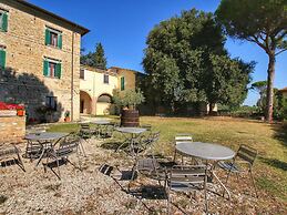 Beautiful Farmhouse with Hot Tub in Umbria