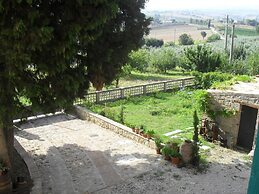 Beautiful Farmhouse with Hot Tub in Umbria
