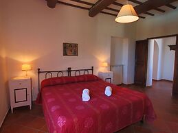 Beautiful Farmhouse with Hot Tub in Umbria