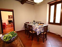 Beautiful Farmhouse with Hot Tub in Umbria