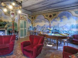 Beautiful Farmhouse with Hot Tub in Umbria