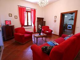 Beautiful Farmhouse with Hot Tub in Umbria