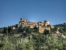 Beautiful Farmhouse with Hot Tub in Umbria