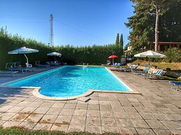 Beautiful Farmhouse with Hot Tub in Umbria