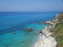 Spacious Mansion in Parghelia near Sea