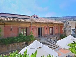 Spacious Mansion in Parghelia near Sea