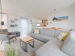 Modern Chalet Near the Oosterschelde