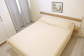 Tasteful Apartment Landscaped Garden