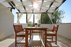 Tasteful Apartment Landscaped Garden