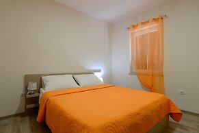 Tasteful Apartment Landscaped Garden