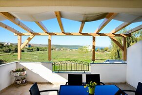 Tasteful Apartment Landscaped Garden