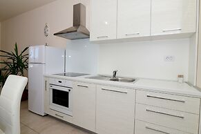 Tasteful Apartment Landscaped Garden