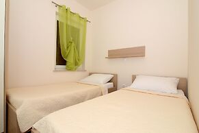 Tasteful Apartment Landscaped Garden