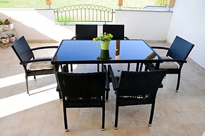 Tasteful Apartment Landscaped Garden