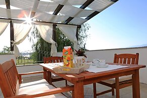 Tasteful Apartment Landscaped Garden