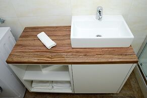 Tasteful Apartment Landscaped Garden