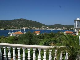 Charming Apartment in Vinisce With Jetty