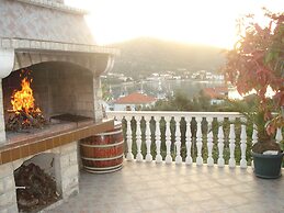 Charming Apartment in Vinisce With Jetty