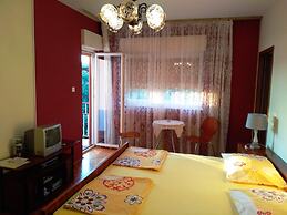 Charming Apartment in Vinisce With Jetty