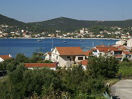 Charming Apartment in Vinisce With Jetty