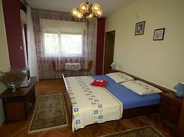 Charming Apartment in Vinisce With Jetty