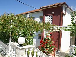 Charming Apartment in Vinisce With Jetty