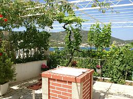 Charming Apartment in Vinisce With Jetty