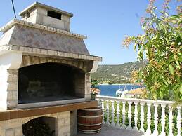 Charming Apartment in Vinisce With Jetty