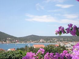 Charming Apartment in Vinisce With Jetty