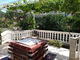 Charming Apartment in Vinisce With Jetty