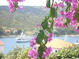 Charming Apartment in Vinisce With Jetty