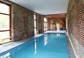 Group Villa With Pool & Sauna
