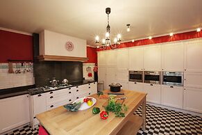 Group Villa With Pool & Sauna