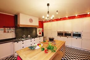 Group Villa With Pool & Sauna