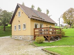 Charming Holiday Home in Hohnstein ot Lohsdorf