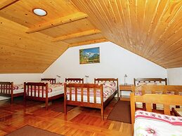 Comfortable Cottage Near Lake in Lovinac