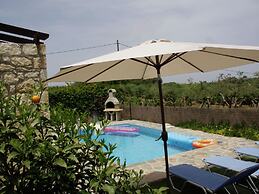 Pretty Holiday Home in Grays near Chafford Gorges Nature Park