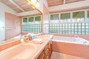 Moloa'a Bay Villa and Cottage