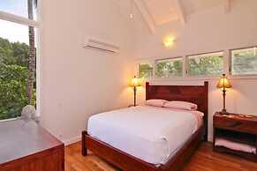 Moloa'a Bay Villa and Cottage