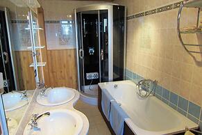 Holiday Home in Cul-des-sarts Near Forest