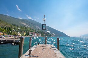 Torbole Relax, Pool & Balcony Apartment