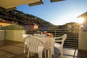 Torbole Relax, Pool & Balcony Apartment
