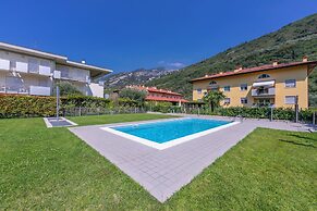 Torbole Relax, Pool & Balcony Apartment
