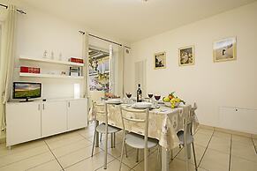 Torbole Relax, Pool & Balcony Apartment