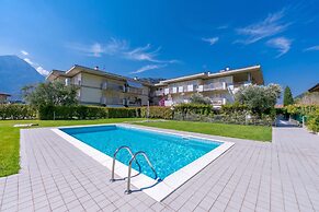 Torbole Relax, Pool & Balcony Apartment