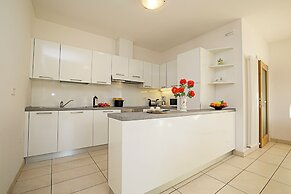 Torbole Relax, Pool & Balcony Apartment