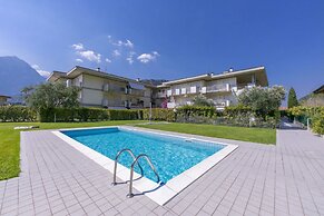 Torbole Relax, Pool & Balcony Apartment