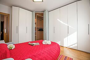 Paulie Apartment