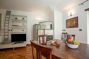 Paulie Apartment
