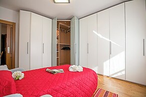 Paulie Apartment